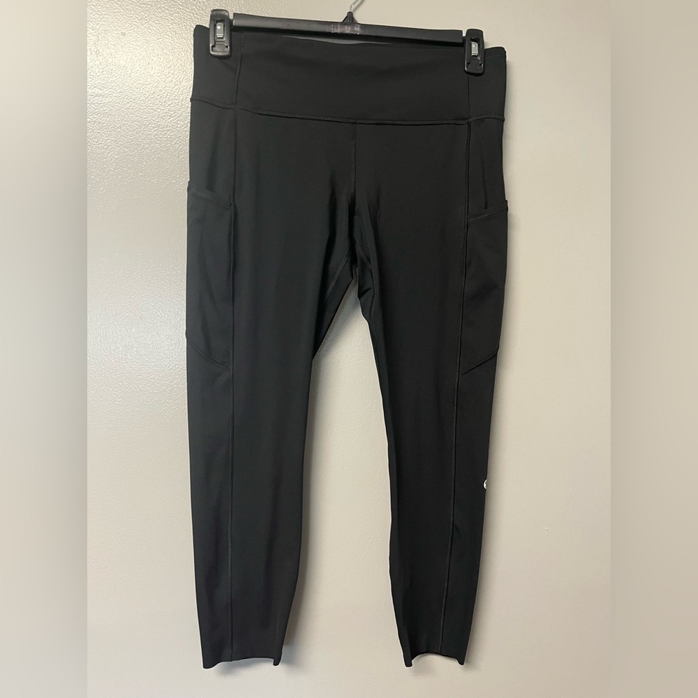 Lululemon Classic Solid Black Cropped Leggings Si… - image 1